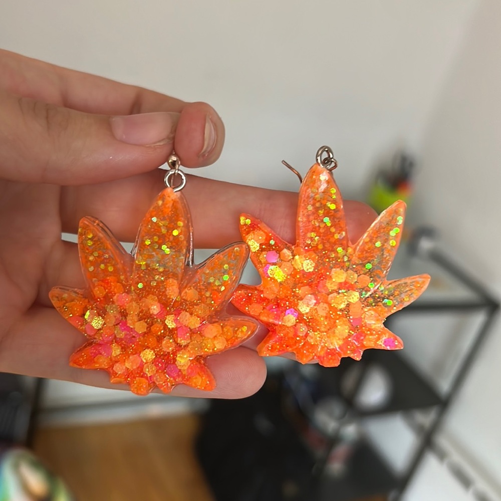 Magical Minnie resin earrings 🧡✨💫